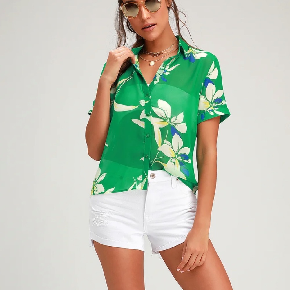 NWOT Lulu’s Tropic Times Green Sheer Floral Print Short Sleeve Top